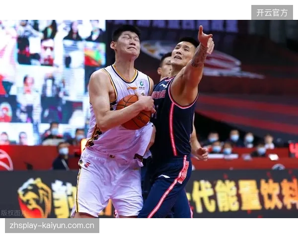后防领袖古斯塔沃·戈麦斯需限制对手中锋，其高空球防守能力将直接影响巴拉圭的防线稳固性。